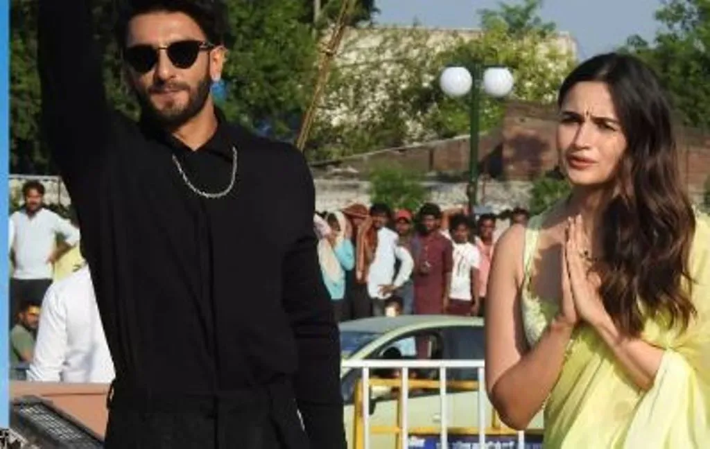 EXCLUSIVE...आलिया भट्ट को भाया बरेली का झुमका, बोलीं- बहुत खूबसूरत है