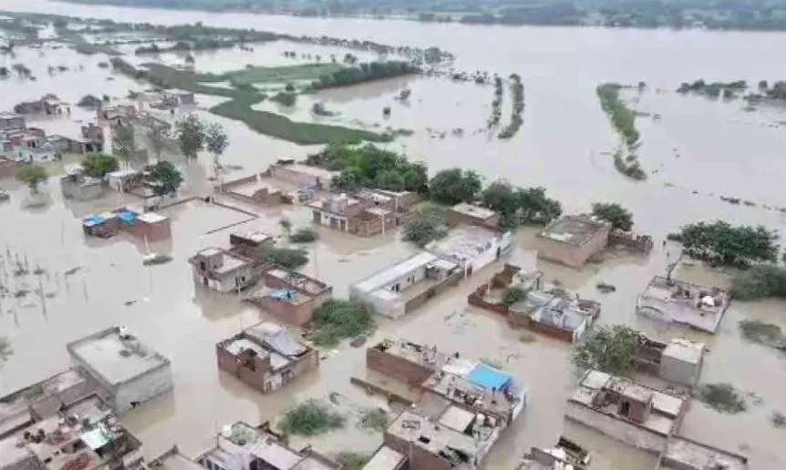 मथुरा में बाढ़ के बाद संक्रामक बीमारियों का खतरा, प्रशासन सतर्क