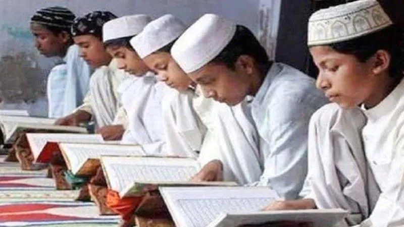 लखनऊ : मदरसा छात्र-छात्राओं की फीडिंग में 6156 का अंतर, जवाब न दिया तो रद्द होगी मान्यता
