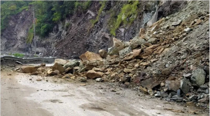हल्द्वानी: मलबा आने से जिले में फिर बंद हुए ग्रामीण मार्ग