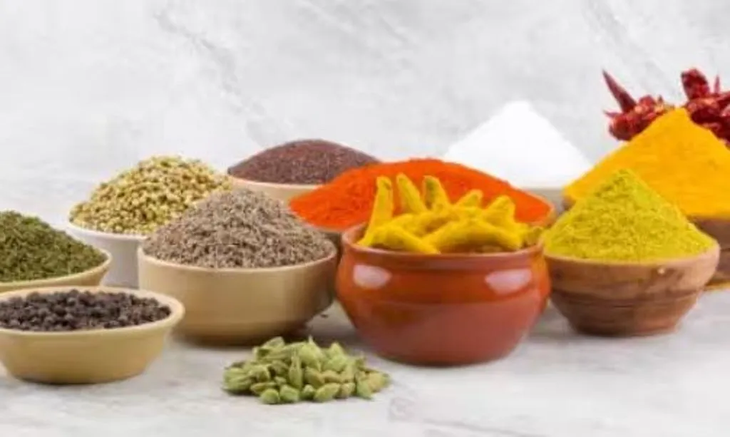 बारिश के मौसम में मसालों को इन तरीकों से करें स्टोर, लंबे समय तक कर सकेंगे यूज 