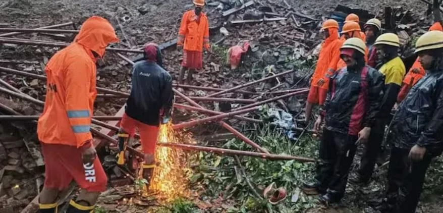  महाराष्ट्र भूस्खलनः मृतकों की संख्या बढ़कर हुई 25, अभी भी 83 व्यक्ति लापता, सर्च ऑपरेशन जारी 