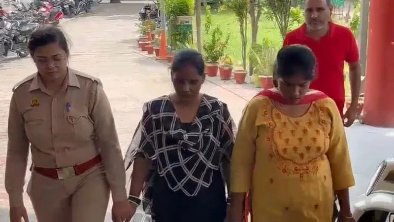 लखनऊ : महिला को एसटीएफ ने किया गिरफ्तार, 100 करोंड़ की ठगी करने का लगा है आरोप