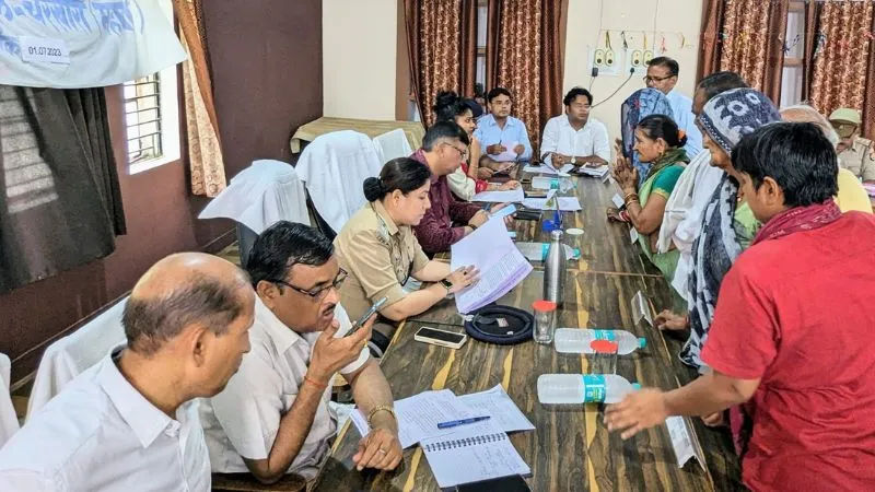 Mahoba News : संपूर्ण समाधान दिवस में आई 24 शिकायतें, मात्र एक का हुआ निस्तारण, पढ़ें- पूरी खबर