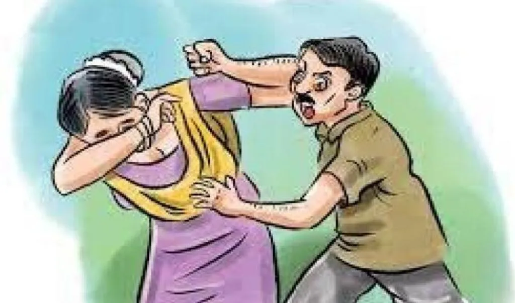 संभल: पत्नी संग मारपीट कर पति ने घर में लगाई आग, पीड़िता ने पुलिस को तहरीर देकर की कार्रवाई की मांग