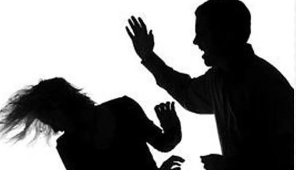 पीलीभीत: रंगरेलियां मनाते पकड़ा तो गर्भवती देवरानी को पीटा, बच्ची की मौत