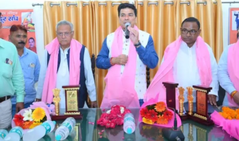 बरेली: सफाई कर्मियों की समस्याओं का जल्द निकाला जाएगा हल- मेयर