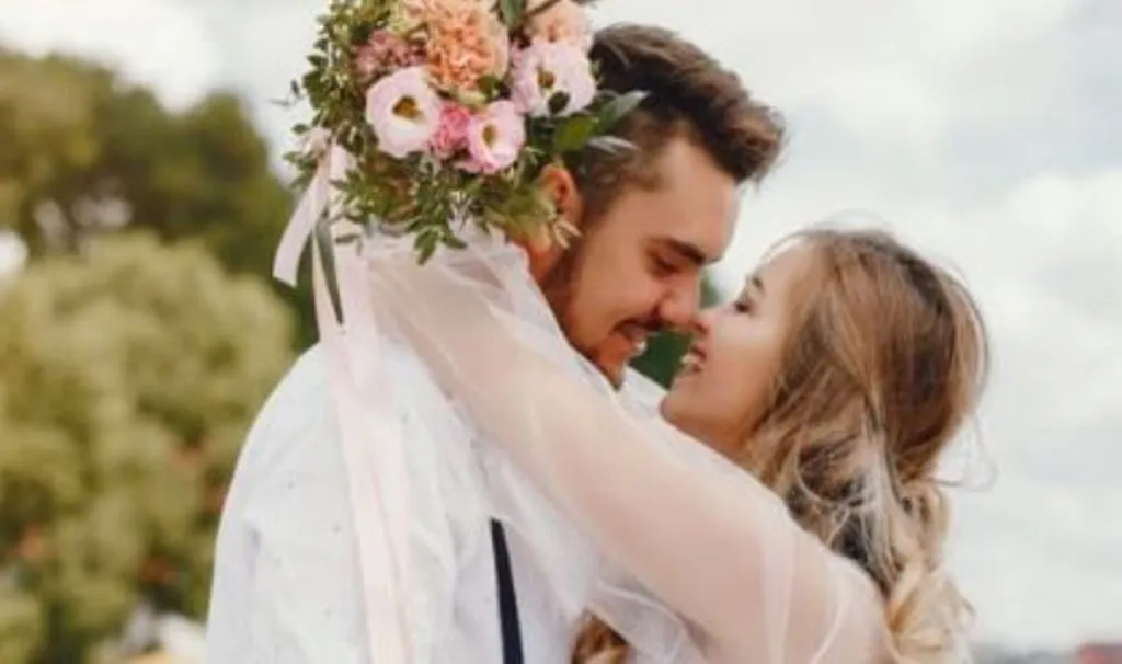 शादीशुदा होकर भी ऐसे ले सकते हैं सिंगल लाइफ का मजा, अब आ गया वीकेंड मैरिज का ट्रेंड