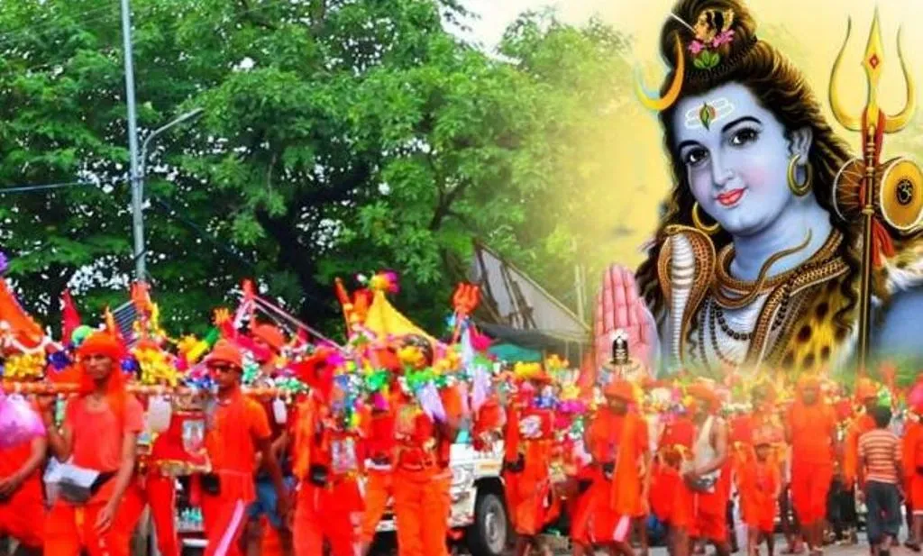 बरेली: सूरज के लिए कांवड़ बनाना काम नहीं भोले की भक्ति का जरिया