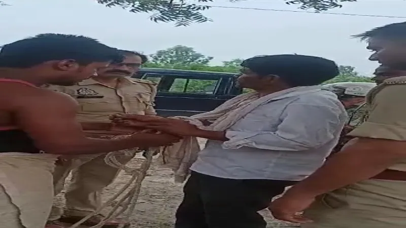 बहराइच : पैसा बकाया न देने पर युवक को पेड़ से बांधा, पिटाई