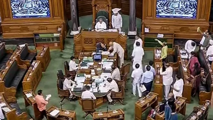 लोकसभा में लगातार सातवें दिन नहीं चला प्रश्नकाल, विपक्ष के सदस्यों ने किया हंगामा