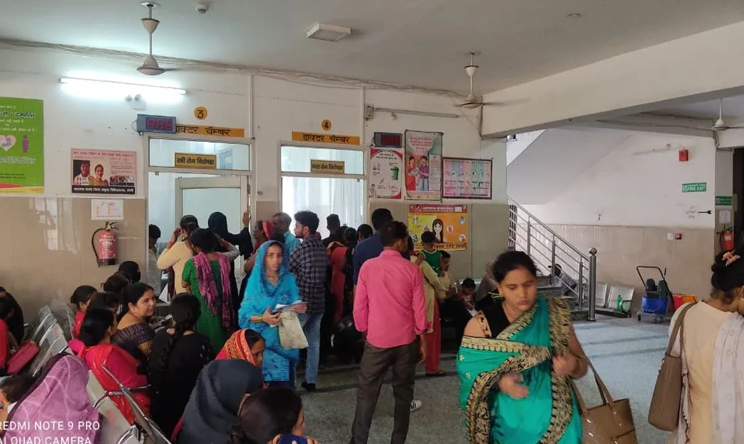 बरेली: तड़पती रहती हैं रात भर...डॉक्टरों को फर्क ही नहीं पड़ता, स्टाफ और अधिकारी भी बेपरवाह, जानिए मामला