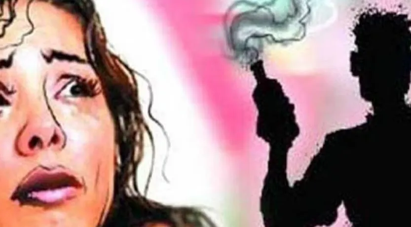 कक्षा में पढ़ाई कर रहीं छात्राओं पर ज्वलनशील पदार्थ फेंका, चार छात्राएं झुलसी 