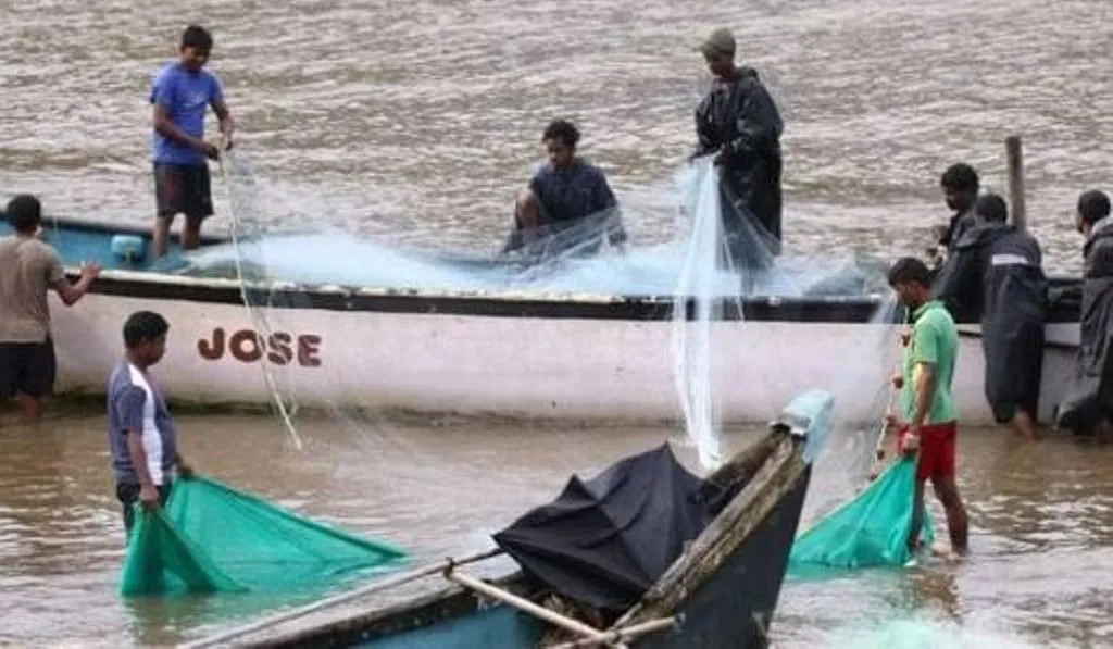 समुद्री सीमा पार करने के आरोप में श्रीलंकाई सेना ने नौ भारतीय मछुआरों को किया गिरफ्तार 