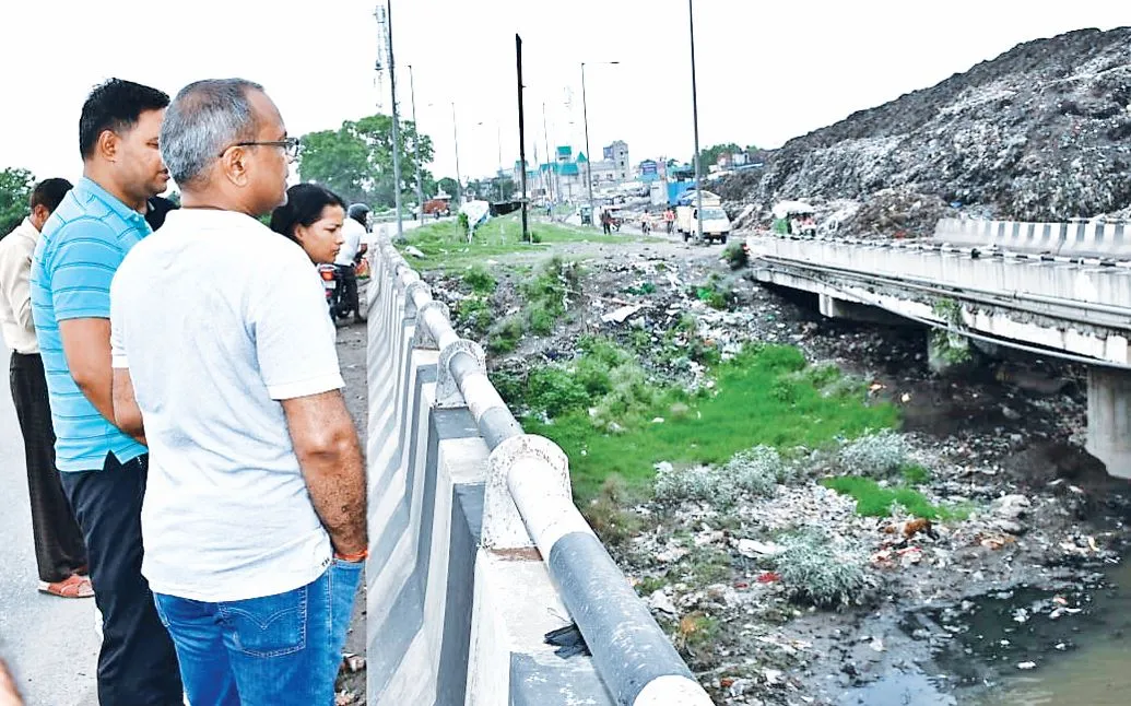 Rudrapur News: मौसम विभाग ने जारी किया अलर्ट, जिलाधिकारी ने अधीनस्थों के साथ किया मुआयना