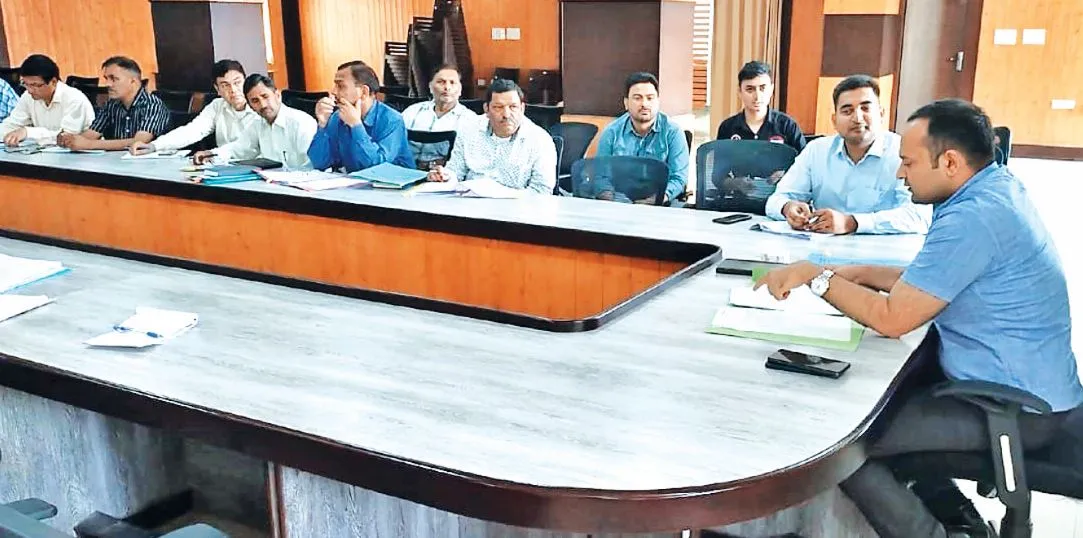Almora News: डीएम ने दिये निर्देश, मुख्य नदियों में गिरने वाले नालों की हो सफाई