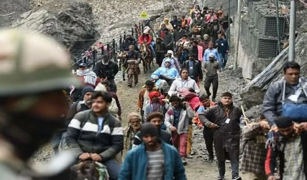 अमरनाथ यात्रा: जम्मू आधार शिविर से  6,597 तीर्थयात्रियों का 5वां जत्था रवाना 