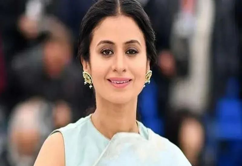 रसिका दुग्गल ने शुरू की वेब सीरीज 'मिर्जापुर 3' की डबिंग, तस्वीर शेयर कर दी जानकारी 