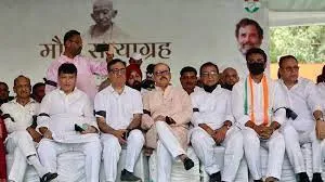 दिल्ली कांग्रेस ने मणिपुर हिंसा व राहुल गांधी को अयोग्य करार देने के खिलाफ किया प्रदर्शन