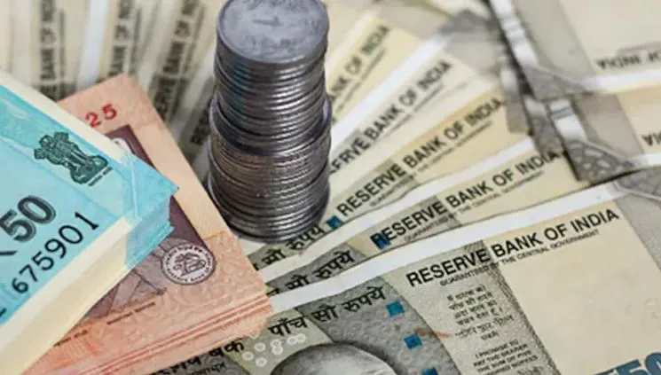 रुपया शुरुआती कारोबार में चार पैसे की बढ़त के साथ 81.87 प्रति डॉलर पर पहुंचा