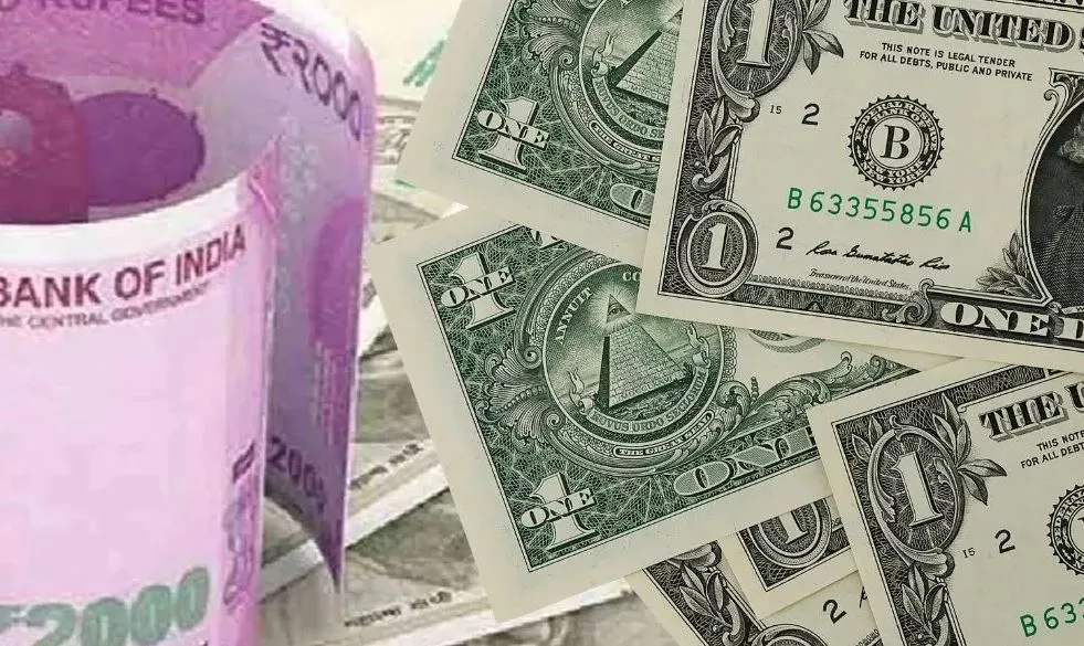 रुपया शुरुआती कारोबार में सात पैसे टूटकर 82.08 प्रति डॉलर पर पहुंचा