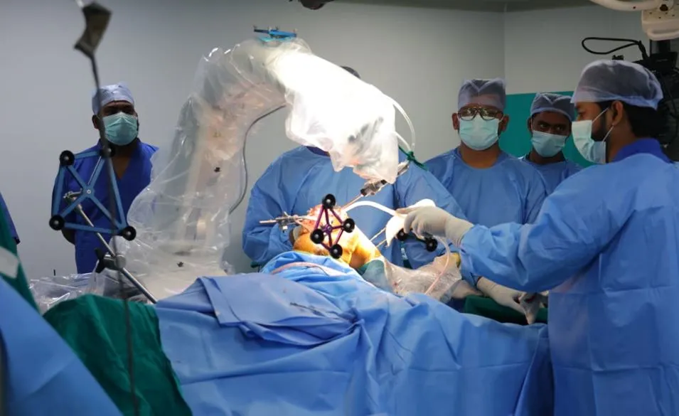 बरेली: पहली बार रोबोटिक सर्जरी से किया टोटल नी रिप्लेसमेंट