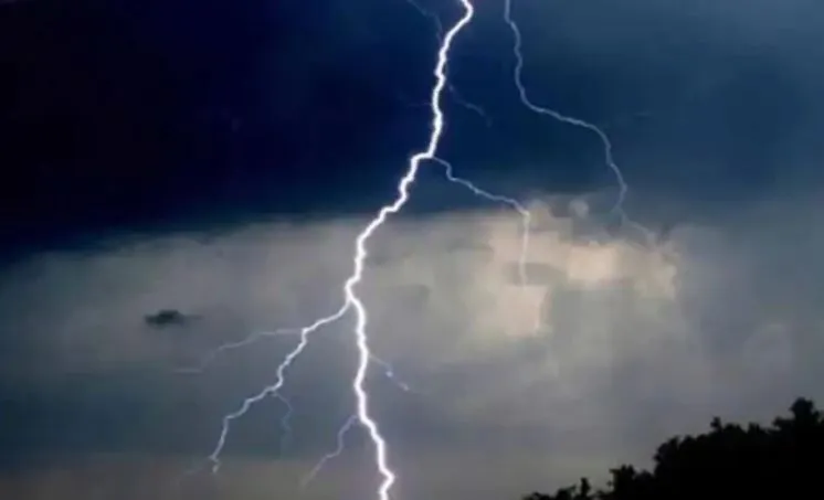 बदायूं: कहर बनी बारिश, महिला समेत दो लोगों की गई जान 