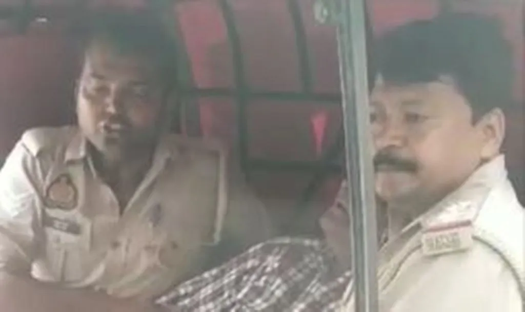 बरेली: बुजुर्ग के लिए फरिश्ता बने पुलिसवाले, सीपीआर देकर बचाई जान