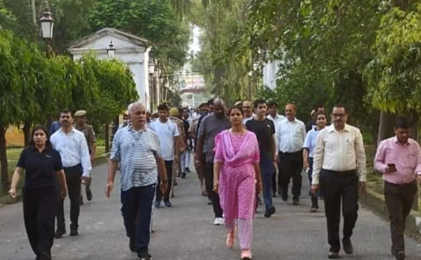 बरेली: गांधी उद्यान देखकर इशारों में बोले मुख्य सचिव- यहां प्लॉग रन की जरूरत