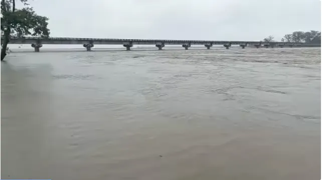 टनकपुर: शारदा नदी उफान पर, घाट पर बढ़ा बाढ़ का खतरा 