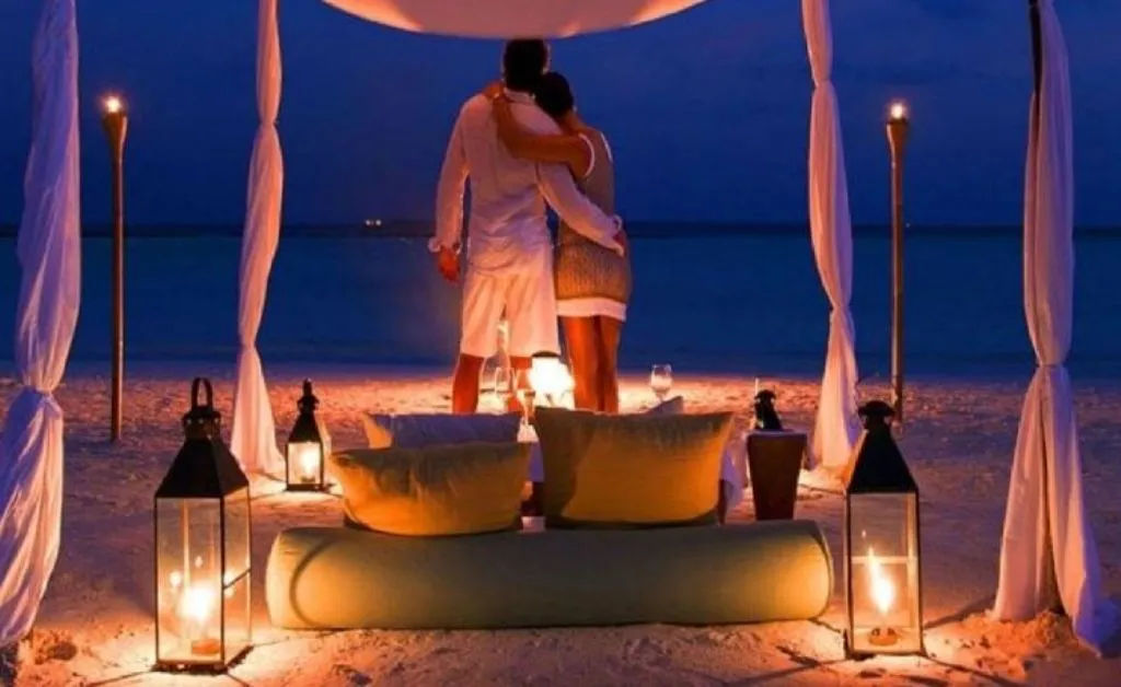 हनीमून पर या पार्टनर संग पहली बार जा रहे हैं घूमने, इन टिप्स को आजमाकर सफर में भरें आनंद