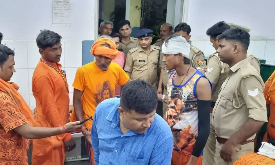 रामपुर: ट्रक ने ट्रैक्टर-ट्रॉली को मारी टक्कर, 7 कांवड़िए जख्मी, मचा कोहराम 