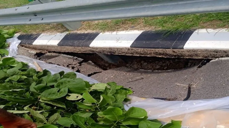 Breaking News : लखनऊ-गाजीपुर पूर्वाचल एक्सप्रेस वे की धंसी सड़क