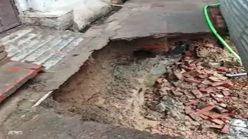 लखनऊ के इस इलाके में मकान कराये गये खाली, हादसे की आशंका पर प्रशासन ने लिया फैसला