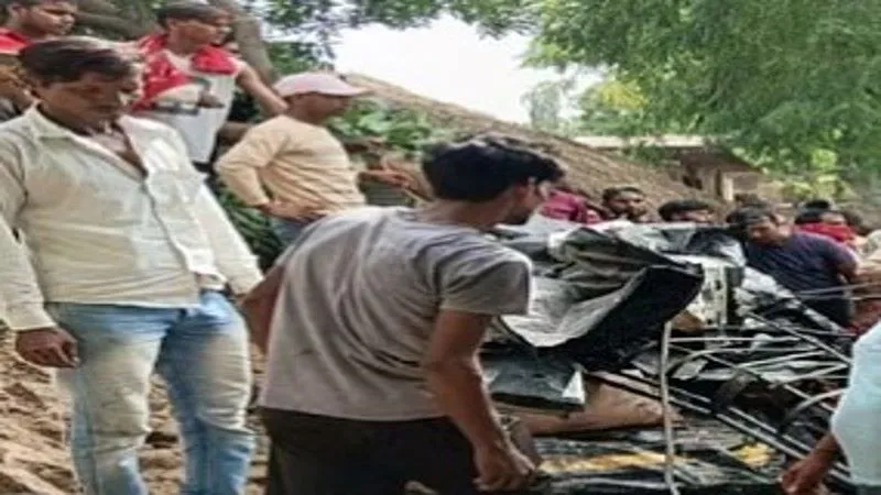 प्रतापगढ़ में भीषण सड़क हादसा, टैंपो पर पलटा टैंकर, 9 की मौत