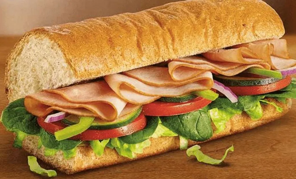 लाइफटाइम फ्री में खाना चाहते हैं Subway का सैंडविच, बस ये शर्त मानकर उठाएं ऑफर का लाभ 