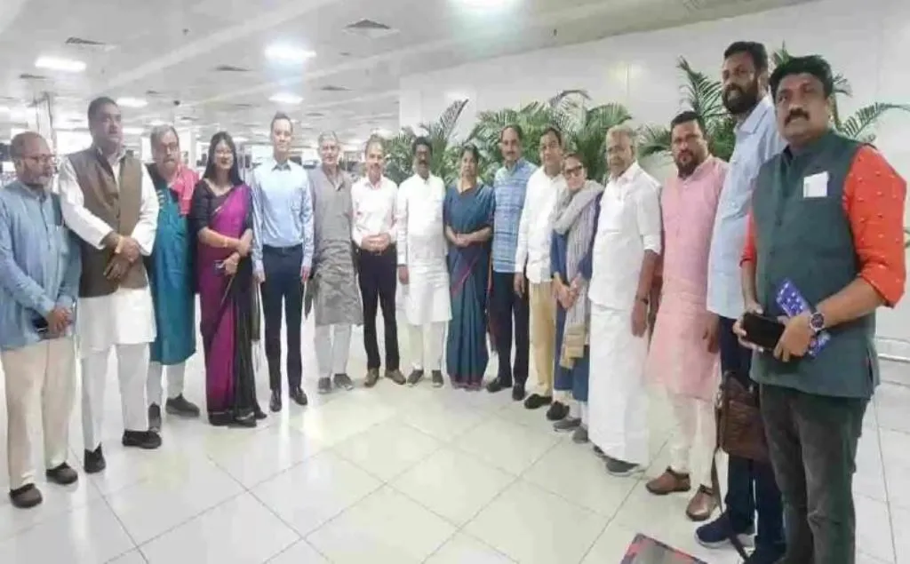 विपक्षी गठबंधन ‘इंडिया’ के सांसद हिंसा प्रभावित मणिपुर के लिए हुए रवाना, राज्य में जमीनी स्थिति का करेंगे आकलन