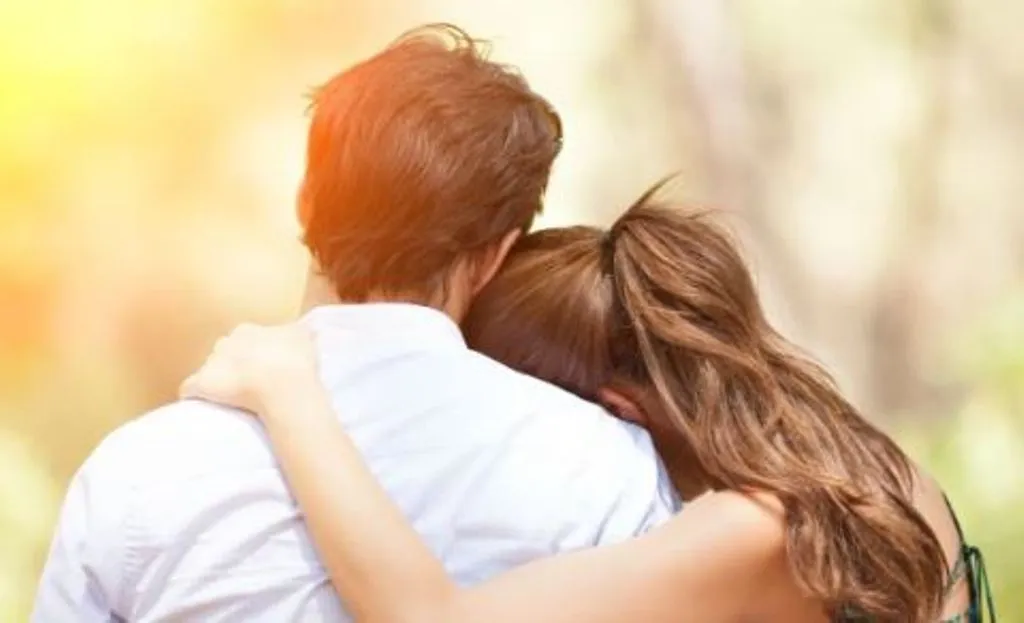 पार्टनर के साथ कम होने लगा है प्यार और रोमांस, इन टिप्स को अपनाकर रिलेशनशिप में लाएं मिठास 