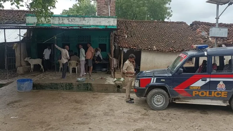 Hamirpur Theft : चोरों ने घर में घुसकर की चोरी, टूटे ताले देख परिजनों के उड़े होश, जांच में जुटी पुलिस