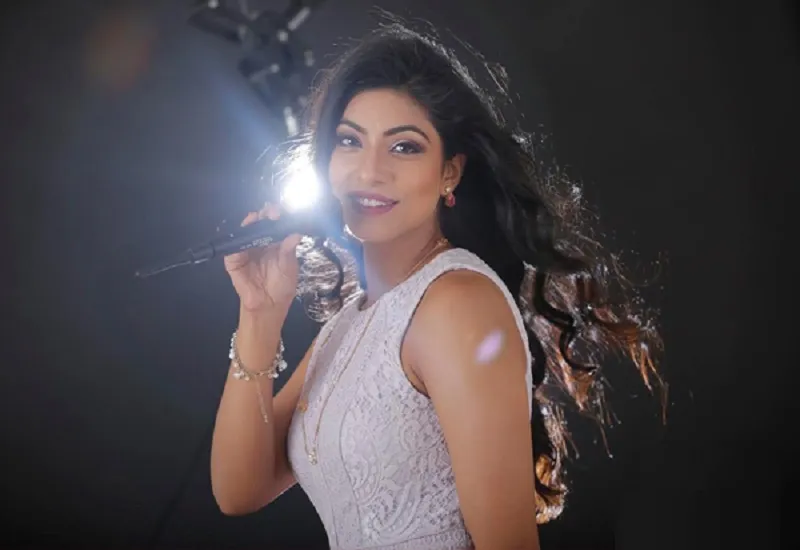 बॉलीवुड सिंगर हिमानी कपूर का गाना दीवानी रिलीज, संगीत प्रेमी के दिलों पर छोड़ी छाप 