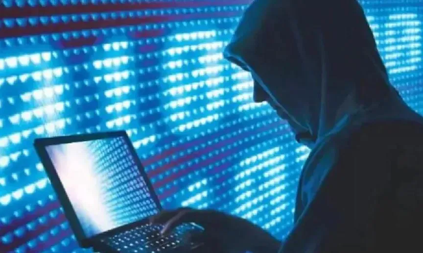 लखनऊ: पूरे परिवार का मोबाइल फोन, इलेक्ट्रॉनिक डिवाइस और घर का कोना-कोना हैक