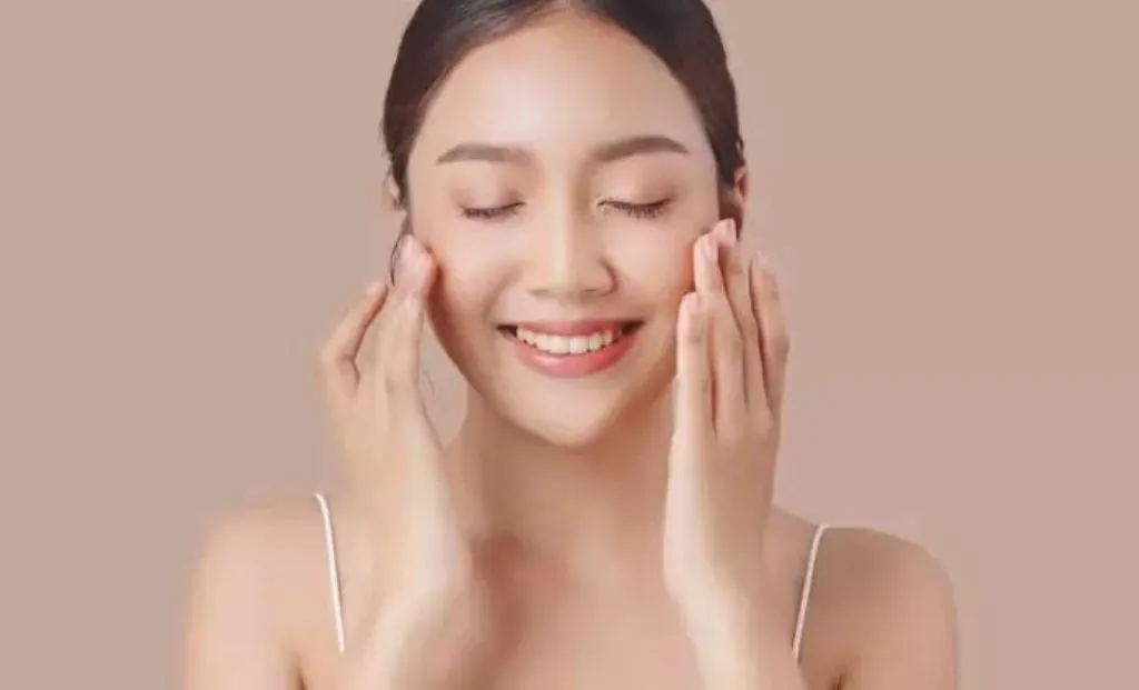 स्किन पर नजर नहीं आता ग्लो, करें ब्राउन शुगर का इस्तेमाल, चेहरे पर आएगा गजब का निखार 