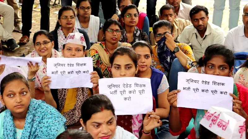  UP Aided जूनियर हाईस्कूल शिक्षक 2021 के अभ्यर्थियों ने किया प्रदर्शन (3)