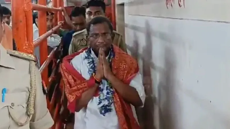 मिर्जापुर: सिक्किम के राज्यपाल लक्ष्मण आचार्य ने किये मां विंध्यवासिनी के दर्शन 