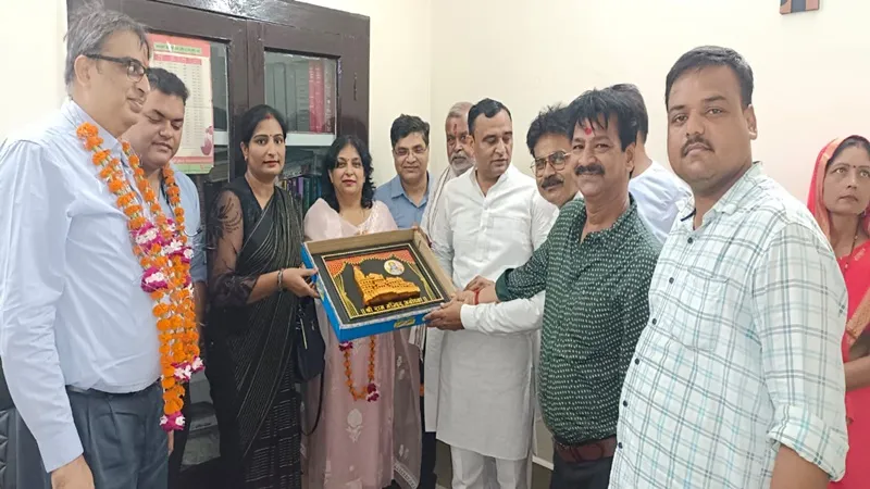 रायबरेली: चिकित्सक की पुण्यतिथि पर लगा वृहद शिविर, चिकित्सकों और वरिष्ठजनों को किया गया सम्मानित 