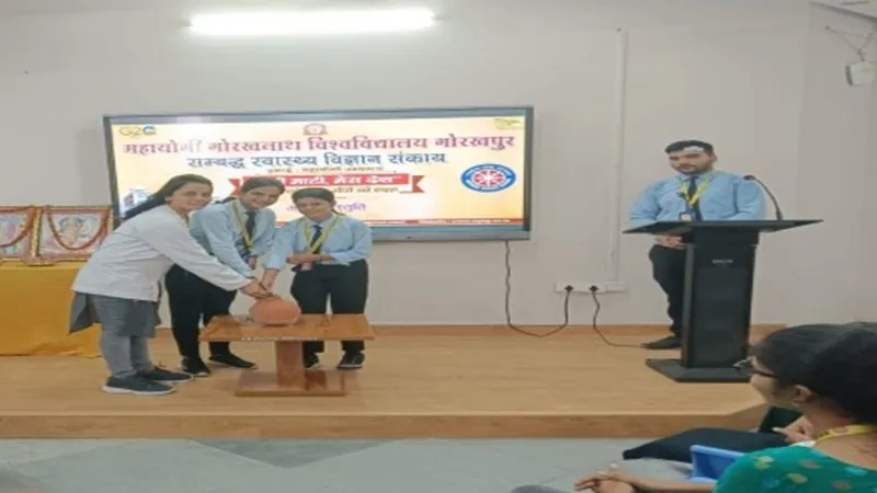 गोरखपुर: ऐतिहासिक स्थलों से मिट्टी लाकर स्थापित किया अमृत कलश