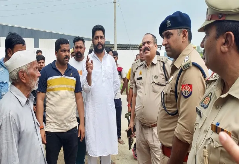 रामपुर : पिता-पुत्रों के बीच हुए विवाद में बीच-बचाव करने पहुंचे सफाईकर्मी की पीट-पीटकर हत्या