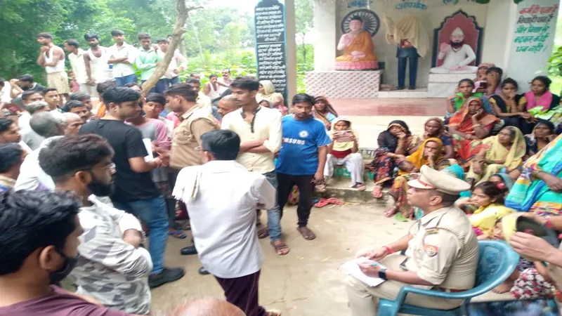 सीतापुर: शरारती तत्वों ने खंडित की अंबेडकर की प्रतिमा, ग्रामीणों में आक्रोश