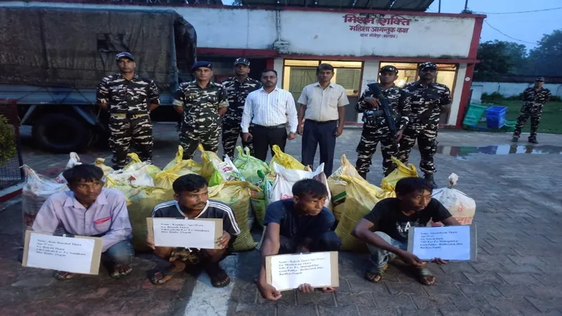 बहराइच: भारत-नेपाल सीमा पर एसएसबी ने पकड़ी  22 बोरी खाद बरामद, चार गिरफ्तार