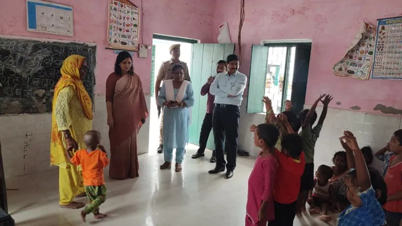 बहराइच: बच्चों को नहीं वितरित किया गया फल, जिलाधिकारी ने प्रधानों से मांगा स्पष्टीकरण